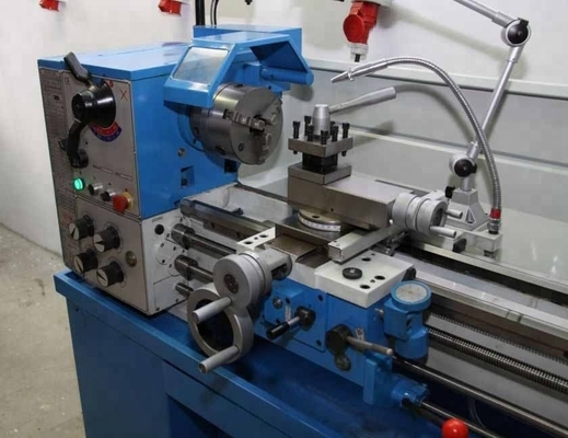 330mm Max. Swing Diameter Precision Gear Head Engine Lathe High Precision Metal Lathe Machine