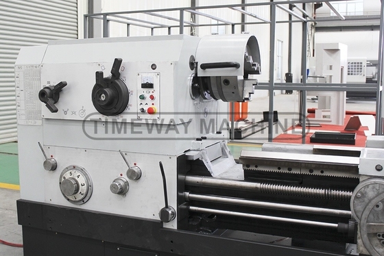 3900 KG Weight 3725x1473x1622 mm Hot Engine Lathe Metal Turning Machine for Thread Cutting