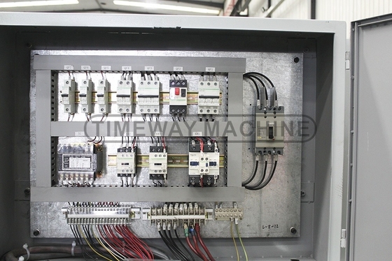 3900 KG Weight 3725x1473x1622 mm Hot Engine Lathe Metal Turning Machine for Thread Cutting
