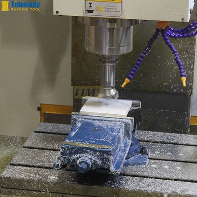 Industry Vertical Machining Center with 3 Axis and Min. Time of Tool Change 0.6s