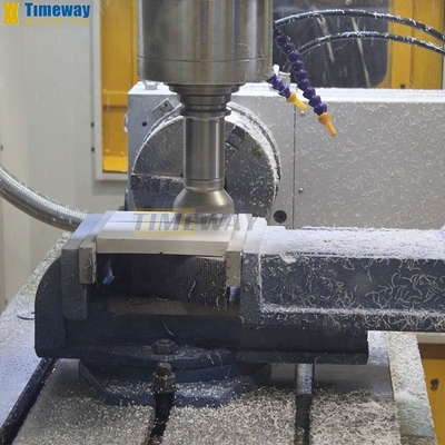 Industry Vertical Machining Center with 3 Axis and Min. Time of Tool Change 0.6s