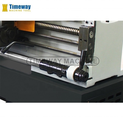 BL-660C Metal Lathe Machine 36-1600 rpm Spindle Speed Range 660mm Max. Swing Over Bed