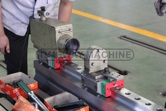 600mm Table Travel VMC1060L CNC Vertical Milling Machine with 24 Tool Magazine Capacity