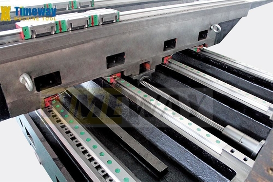 Automatic VMC1370L Vertical Machine Center with BT50 ATC 24 Tools and 700mm Table Travel